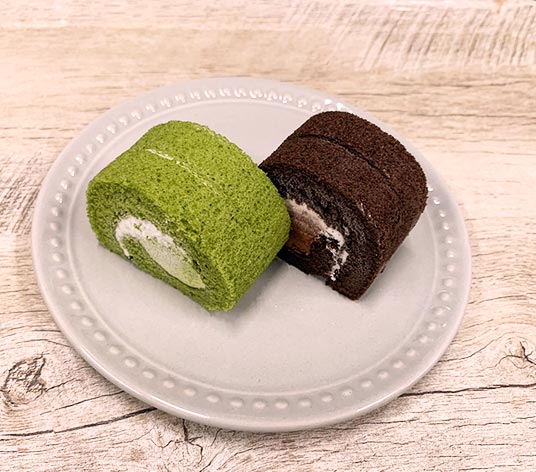 抹茶とチョコのロールケーキ