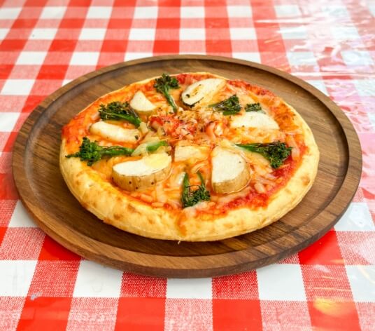 牧場野菜のトマトソースピザ