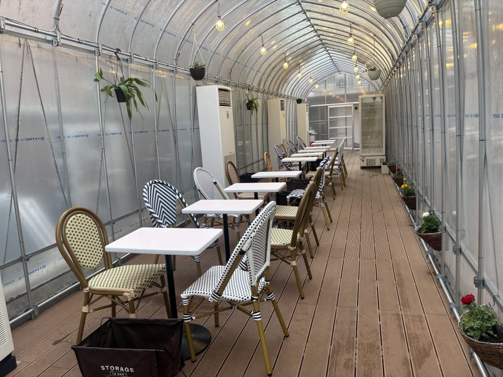 サクラカフェ日暮里 店内ペット同伴OKエリアの店内風景